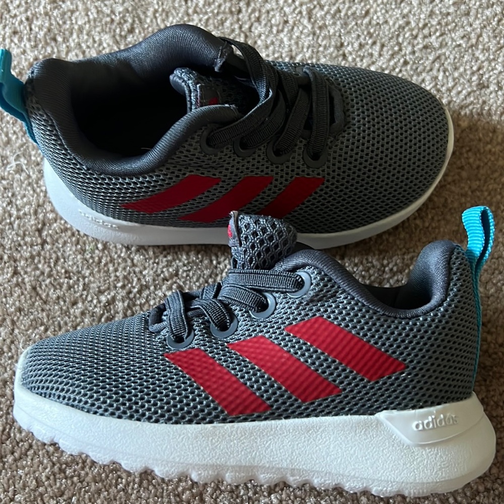 Adidas infant boys sneaker, size 5